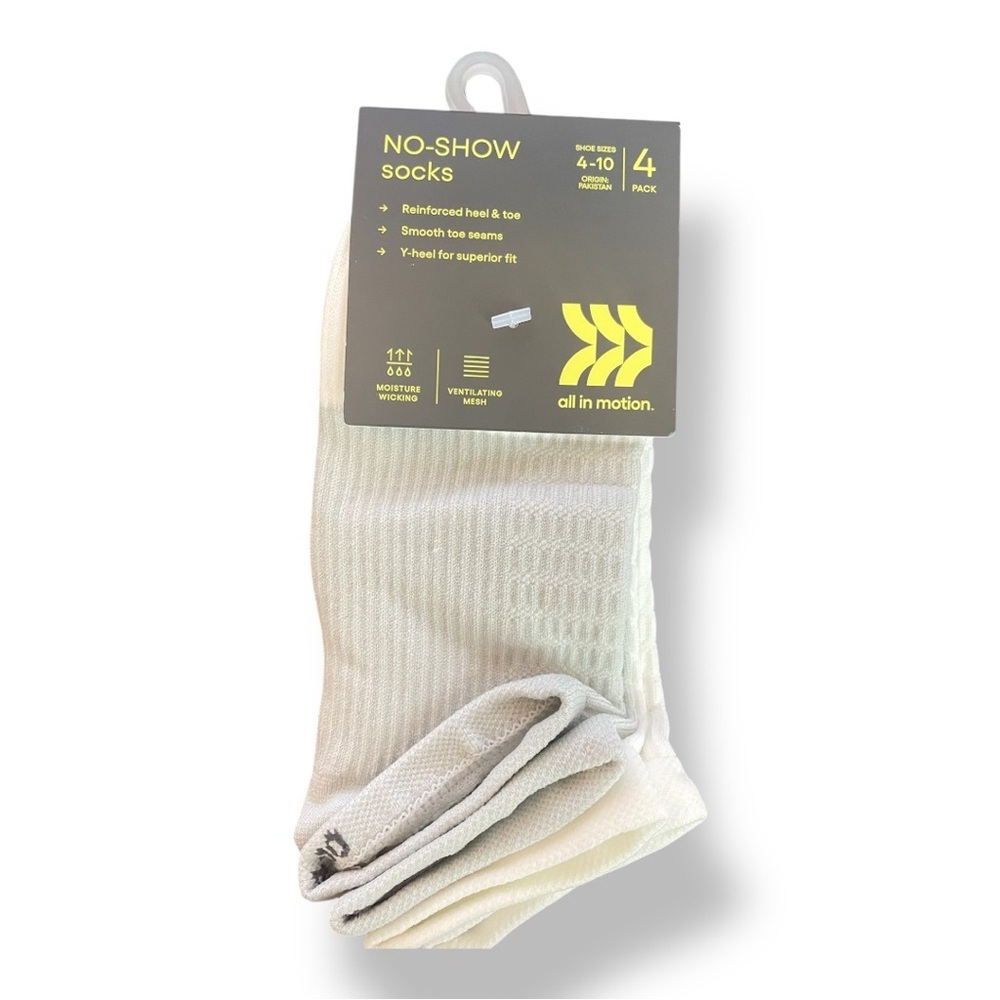 Women’s 2 Shirt/4pk Socks Gift Set Bundle Size Small NWT - Picture 4 of 6